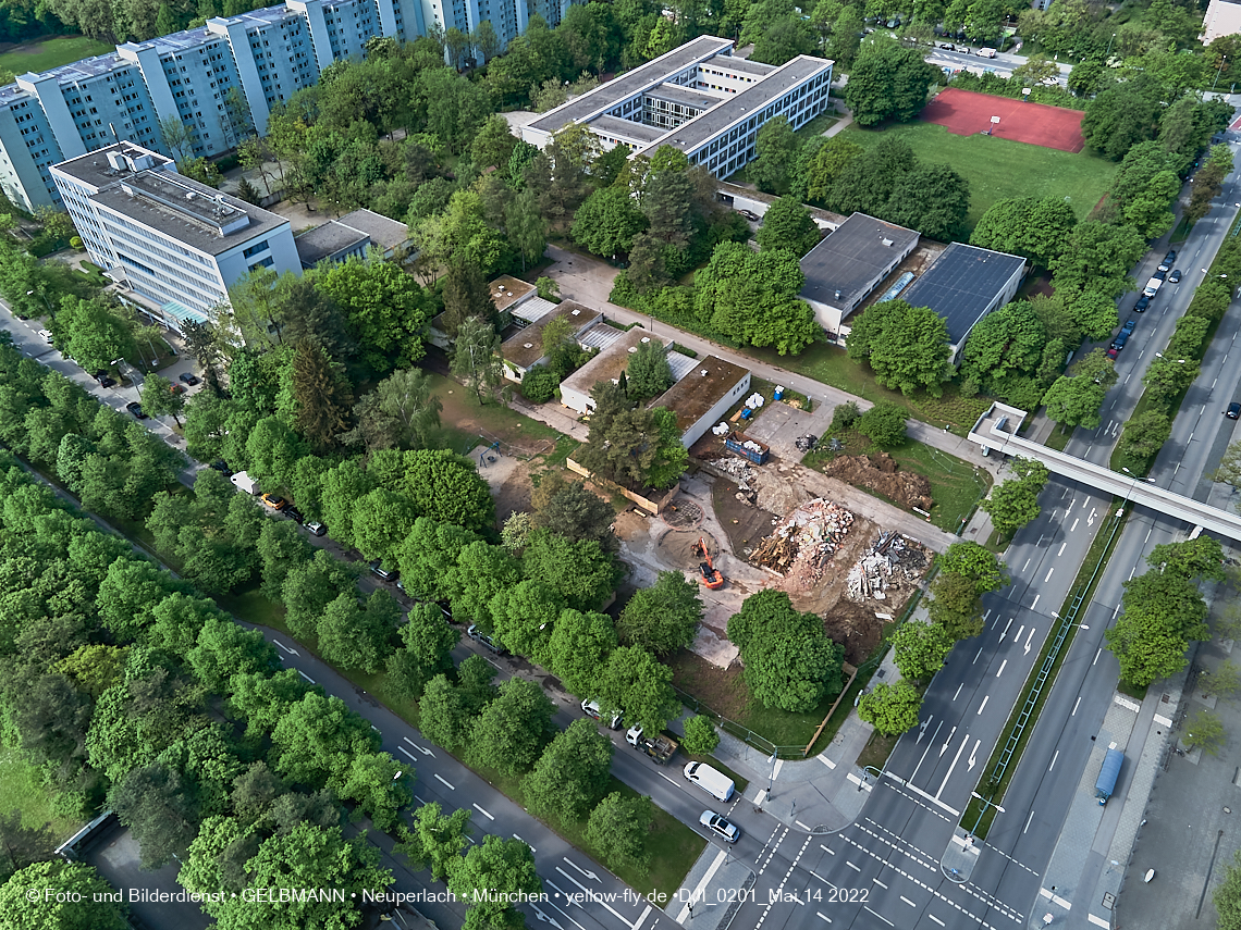 14.05.2022 - Luftbilder von der Baustelle Haus für Kinder in Neuperlach